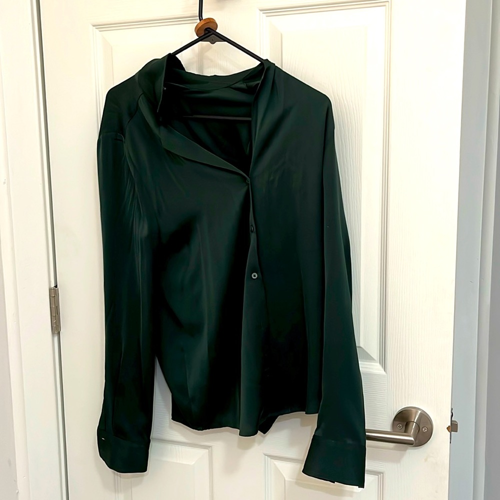 Quince silk notch button down. Gently used.